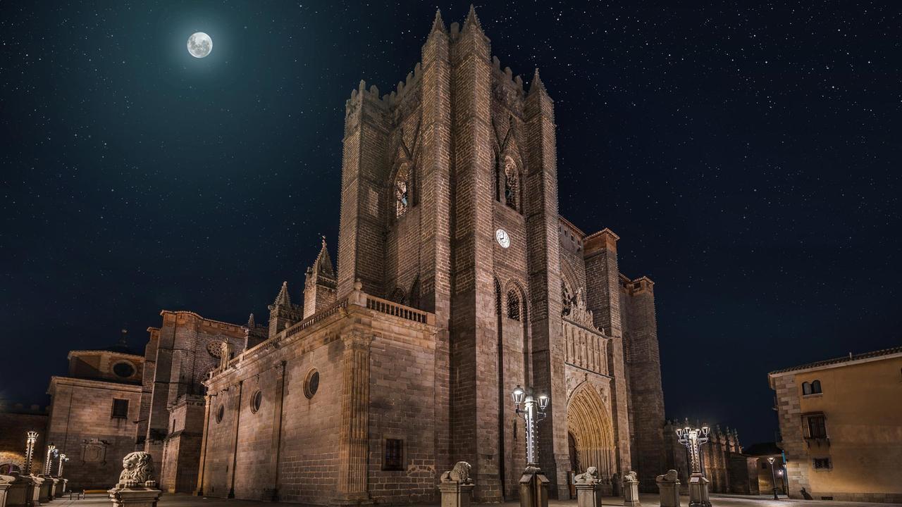 Apartamentos Turisticos Avila La Catedral Exterior photo