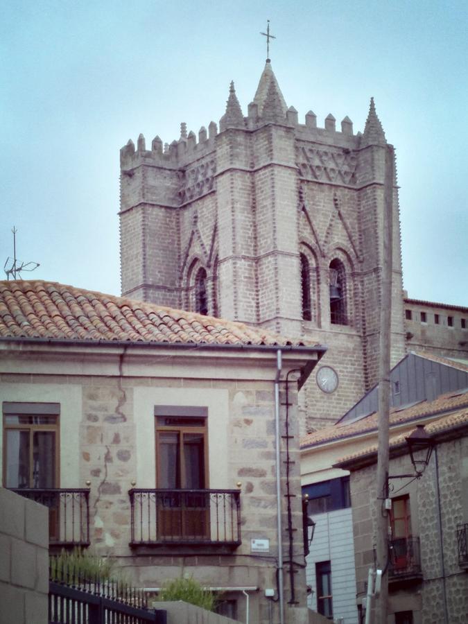 Apartamentos Turisticos Avila La Catedral Exterior photo