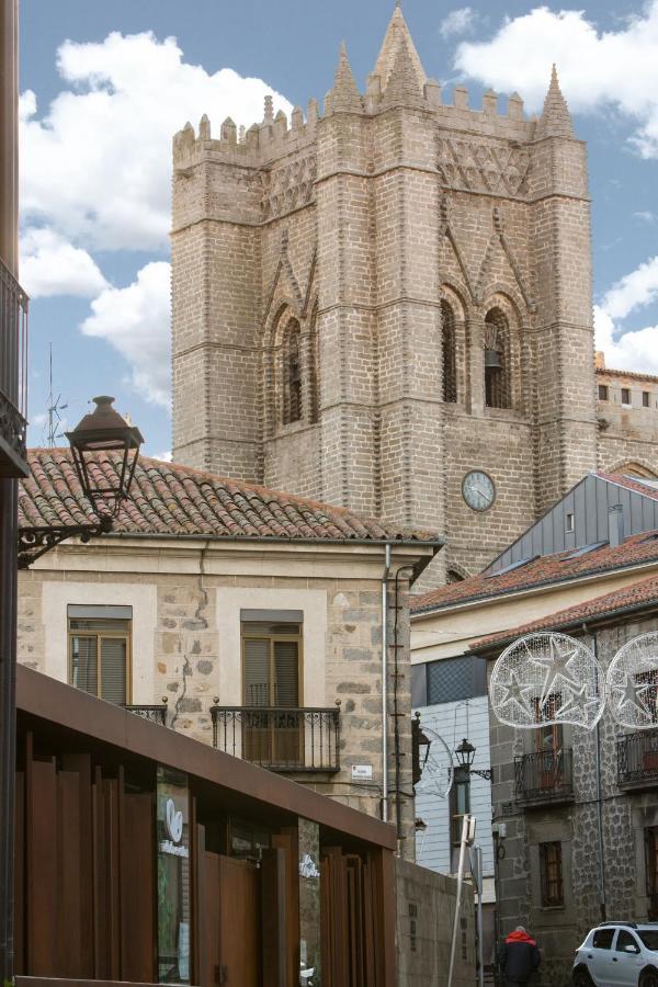 Apartamentos Turisticos Avila La Catedral Exterior photo